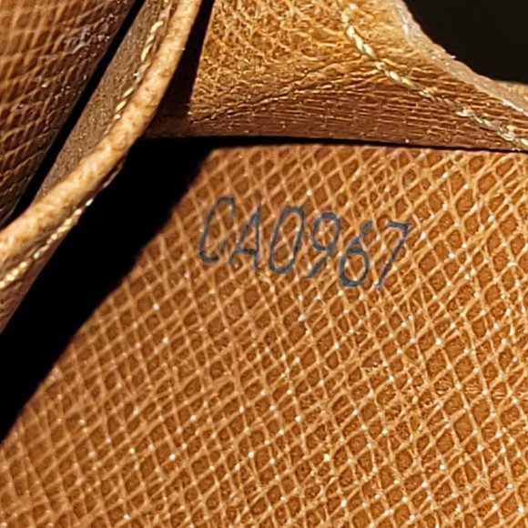 LOUIS VUITTON: Brown, "LV" Logo & Leather Folding Long Wallet (xm) - Picture 9 of 10